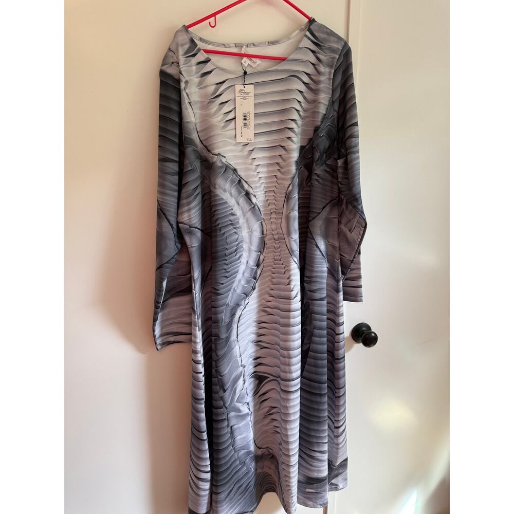 Amazon Making The Cut NWT Women's Standard Wide Crew Neck Dress, 3XL